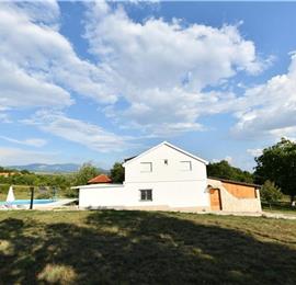 3 Bedroom Villa with Pool & Tennis Court near Sinj, sleeps 8